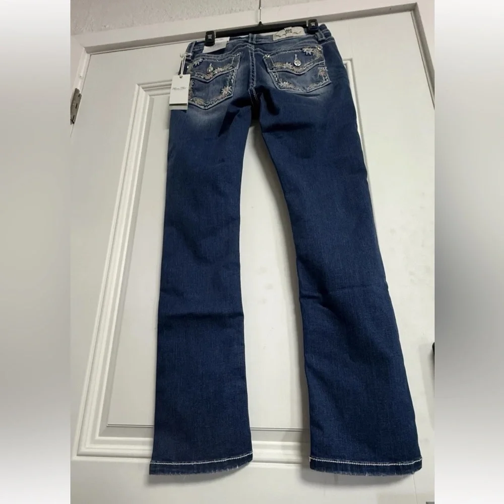 Miss Me Skinny Jeans | Embellished Floral Back Pockets | Stretch Denim
26x31 - Picture 8 of 15